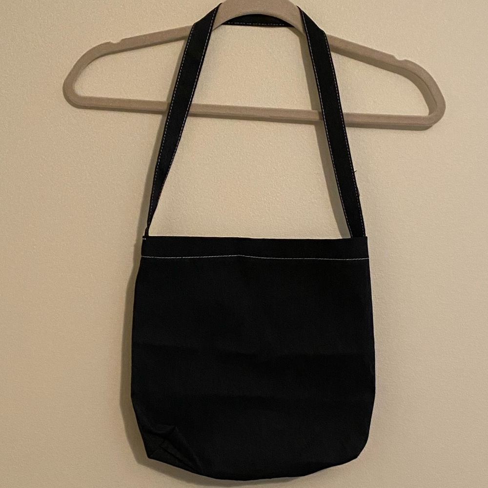 black tote bag
